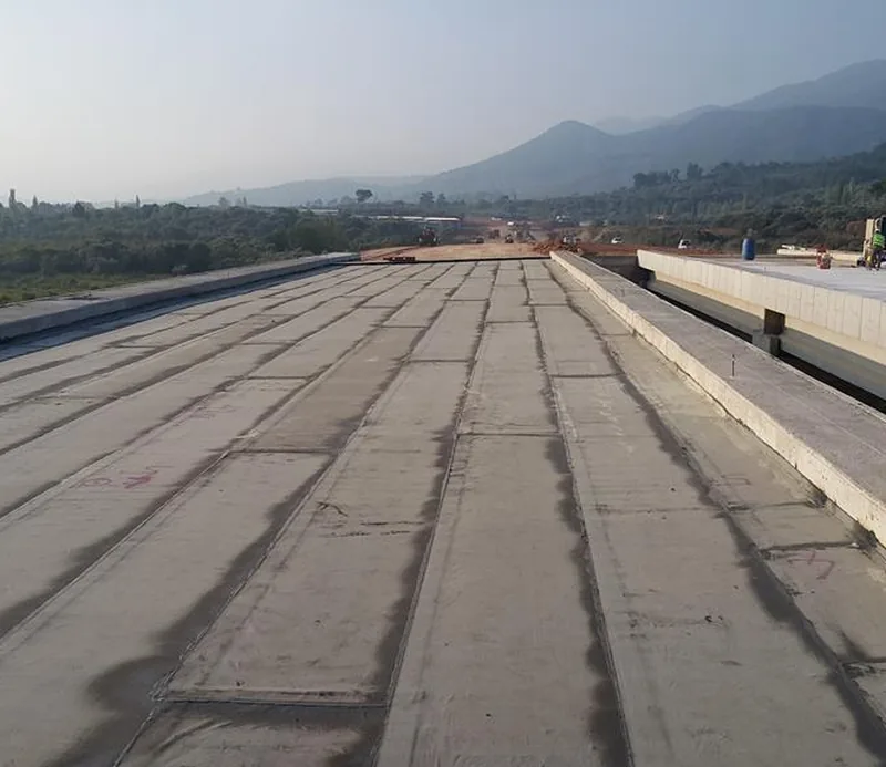 Beton zeminde çatlak gördünüz: hangisi önemsiz, hangisi uzman ister?