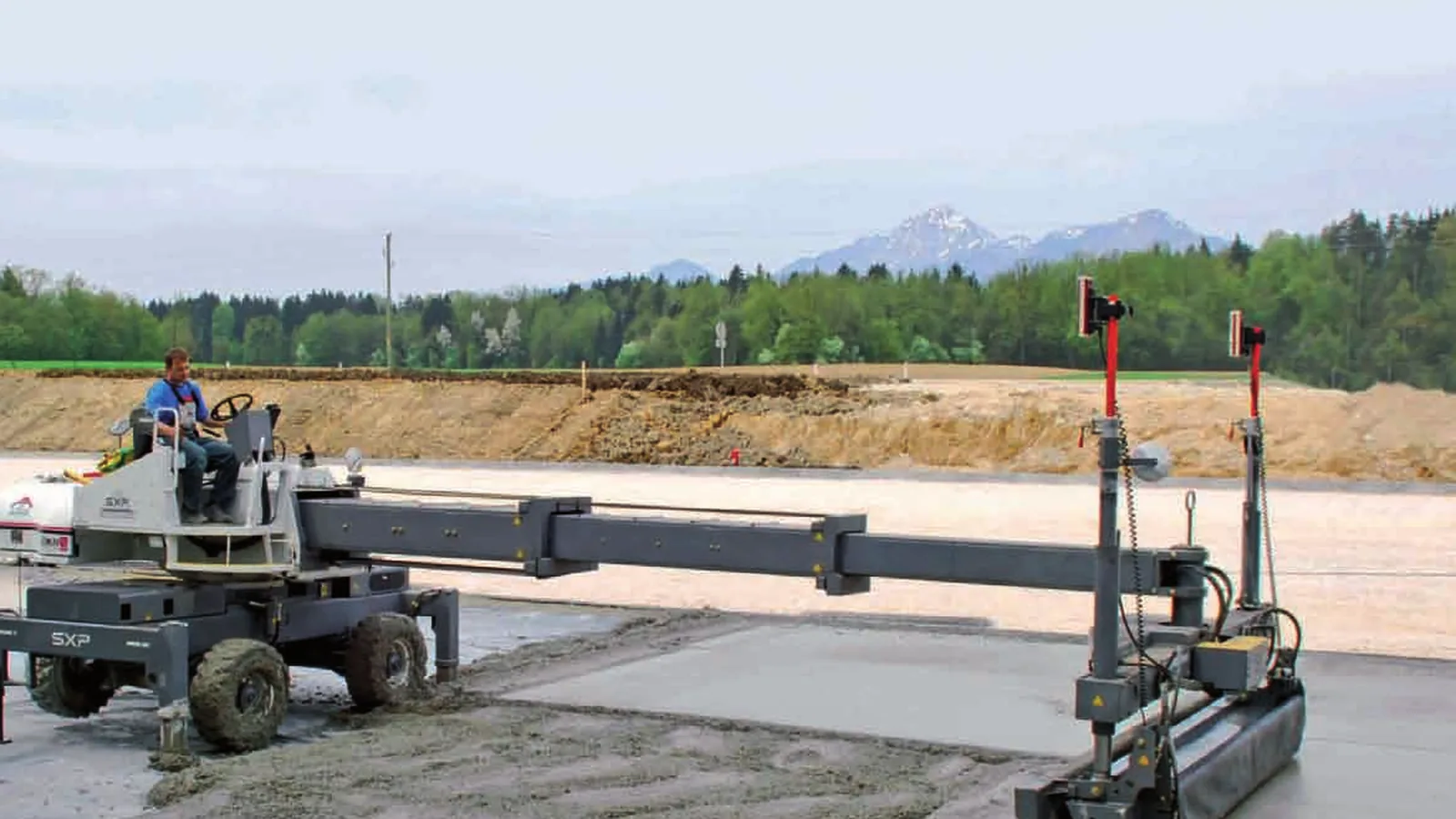 Lazer mastar makinesiyle dökülen açık saha betonu